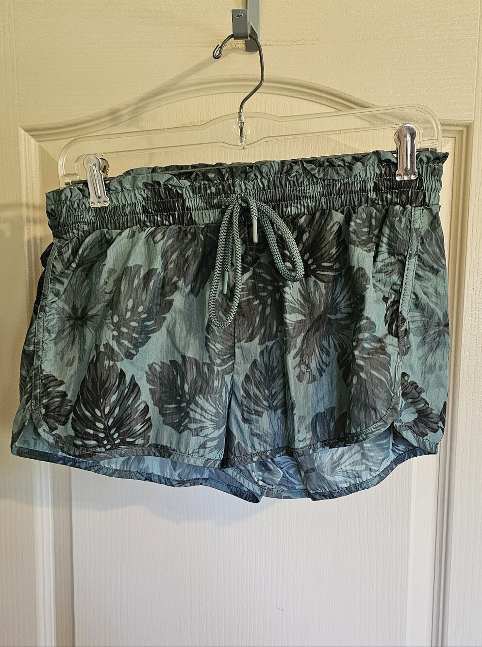 Aerie Green Tropical Leaf Drawstring Running Shorts Small